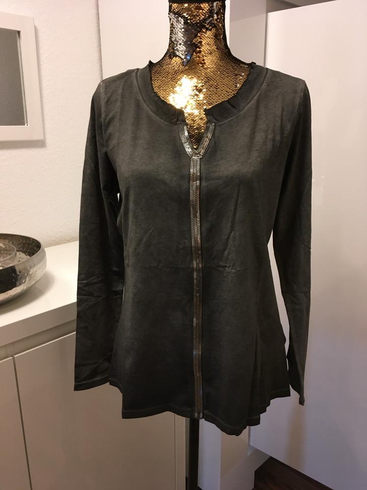 Shirt, Trenchcoat, Jeansrock, Sommerkleid, Pullover, Minirock. in Kornwestheim