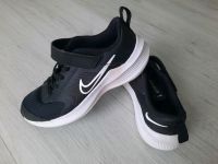 Nike Turnschuhe Sneaker schwarz gr. 31,5 Sachsen-Anhalt - Weißenfels Vorschau