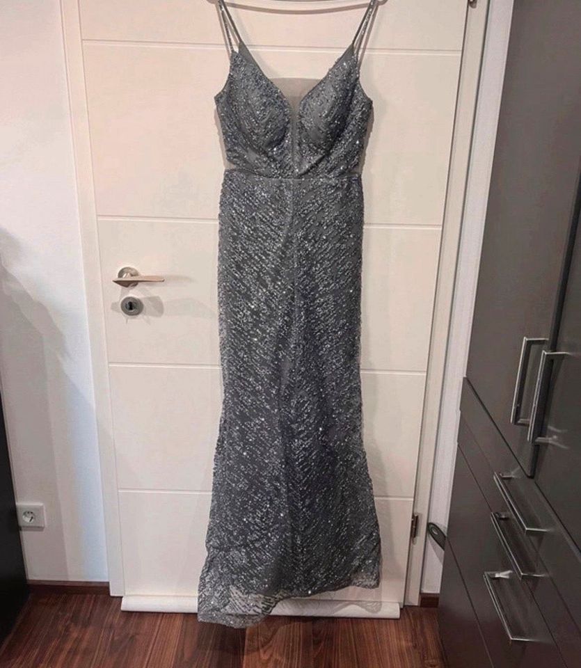 Kleid mit Pailletten in Düren