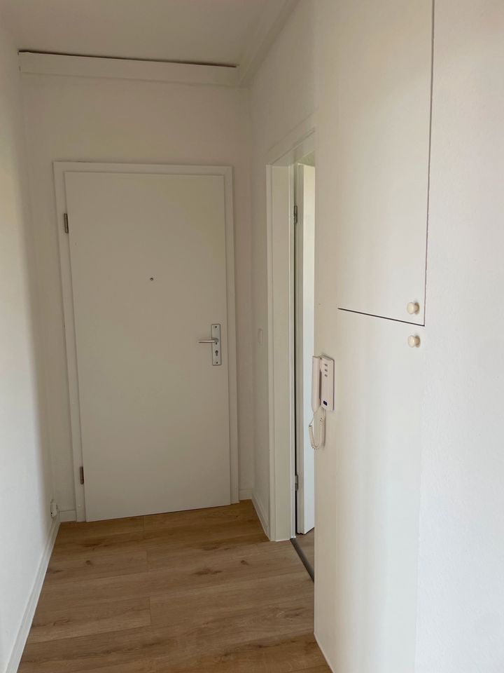 3- Raum- Wohnung, hell, renoviert, zentral gelegen und im Grünen in Zerbst (Anhalt)