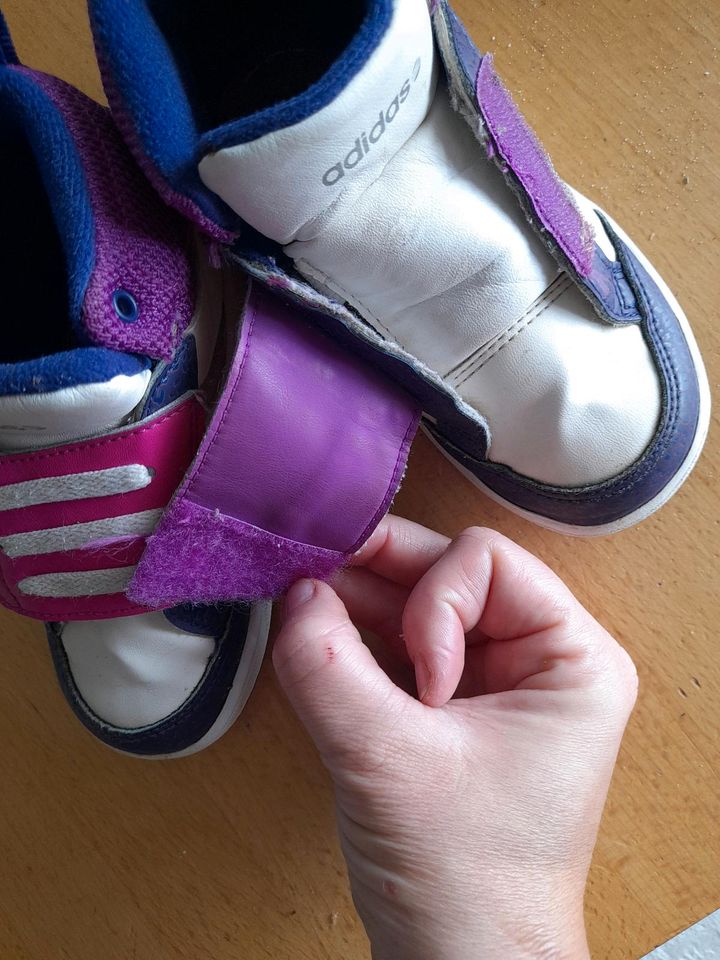 Adidas Sneaker Schuhe Turnschuhe Gr. 27 Klett pink lila weiss in Eisingen