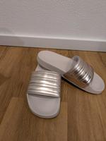 Adidas Adiletten Shower Badeschuhe / Badelatschen Größe 42 Baden-Württemberg - Wertheim Vorschau