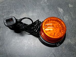 Orangefarbenes, Rotierendes Blinklicht Für Baufahrzeuge Mit Draht Stockfoto  - Bild von auto, aufbau: 242612912