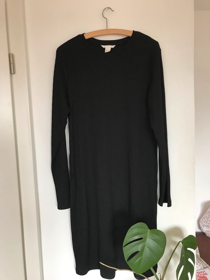 Schwarzes Kleid gerippt H&M XL in Regensburg