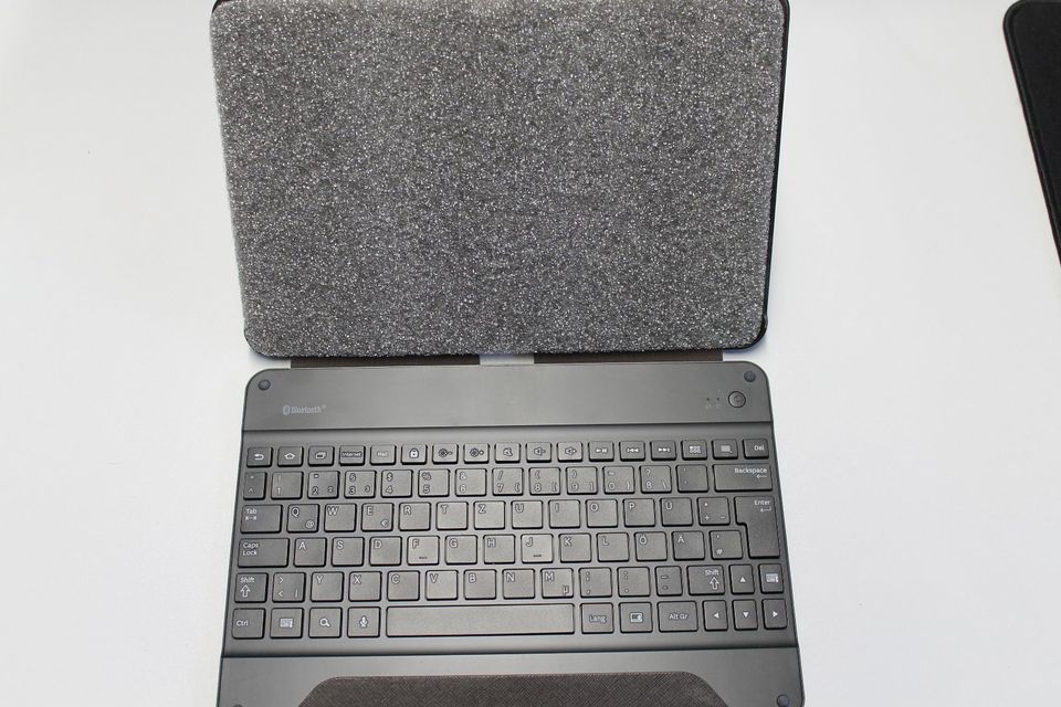 Samsung Buetooth Keyboard Case in Bingen