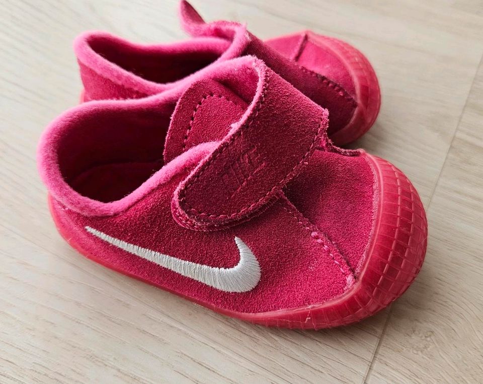 Baby Nike Schuhe erstes Laufen Laufversuche 6 - 12 Monate Gr 18,5 in Erzhausen