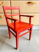 Wunderschöner Retro Kinderstuhl in rot mit Armlehnen Pankow - Weissensee Vorschau