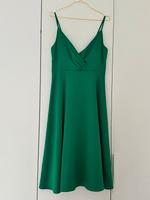 *NEU UND UNGETRAGEN* Cocktail Kleid mit tiefem Ausschnitt München - Laim Vorschau