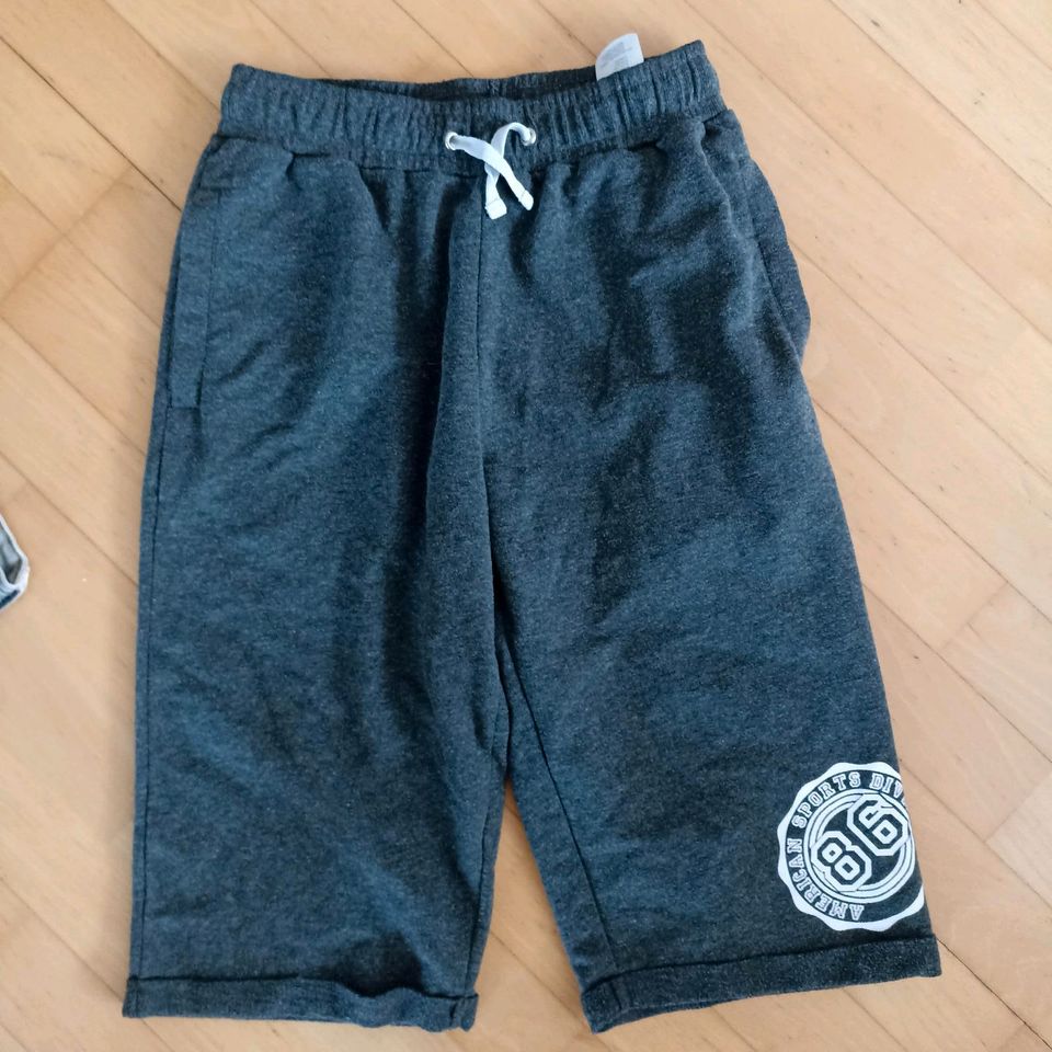 Shorts kurze Hose Größe 152 / 158 in Pfullendorf