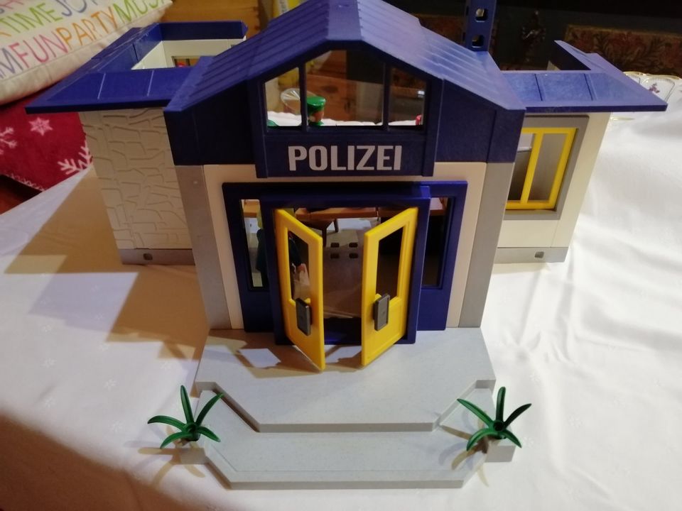 Alte Polizeistation 3165 aus 2006, vollständig,viel Zubehör in Bayern -  Selb | Playmobil günstig kaufen, gebraucht oder neu | eBay Kleinanzeigen  ist jetzt Kleinanzeigen