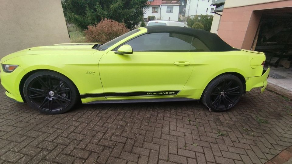 Ford Mustang GT Convertible Cabrio Unfall in Brotterode