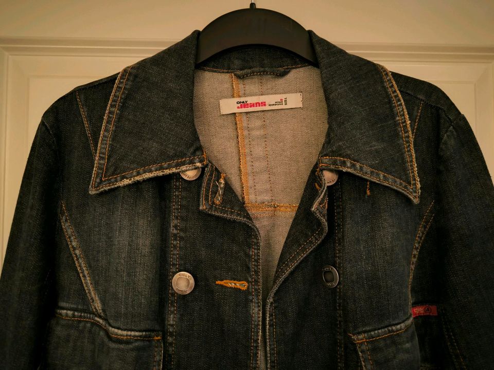 Only Jeansjacke mit Gürtel in Dohren (Nordheide)