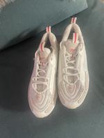 Kaum getragene Sneaker Reebok weiß/rot 42 1/2 Hessen - Kassel Vorschau