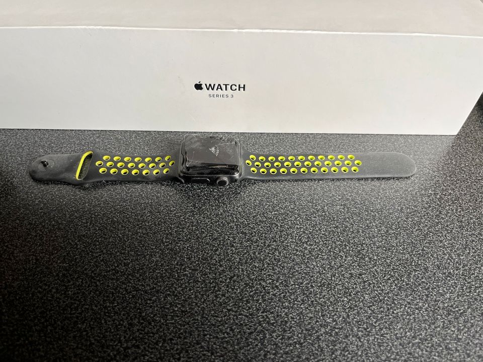 Apple Watch Series 3 Display schaden Defekt Bastler in Nittendorf 
