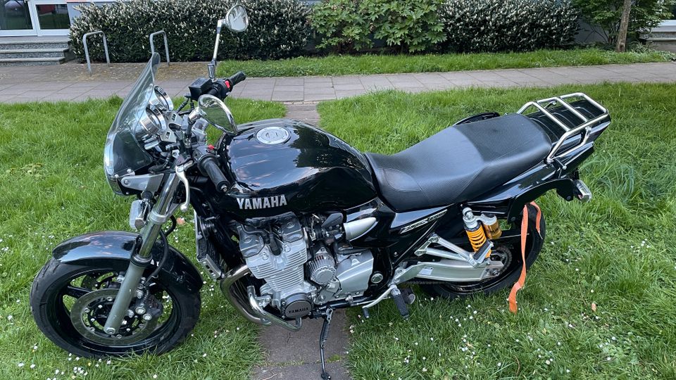 Yamaha XJR 1300 Motorrad / Naked Bike / TOP ZUSTAND in Köln
