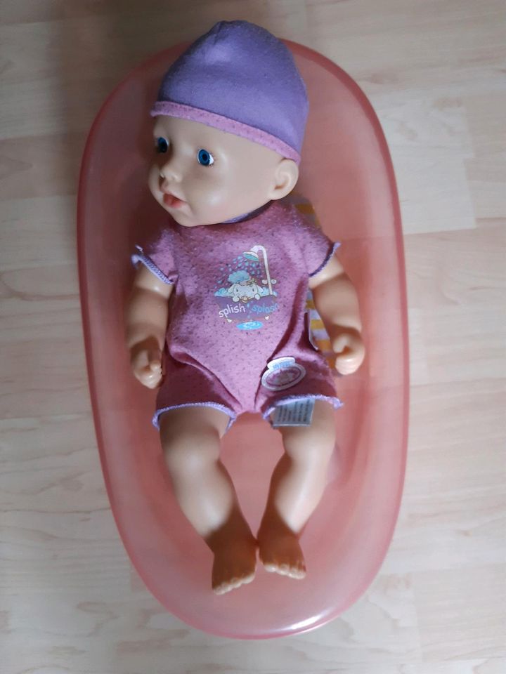 Zapf Baby Annabell mit Badewanne und Zubehör in Kümbdchen