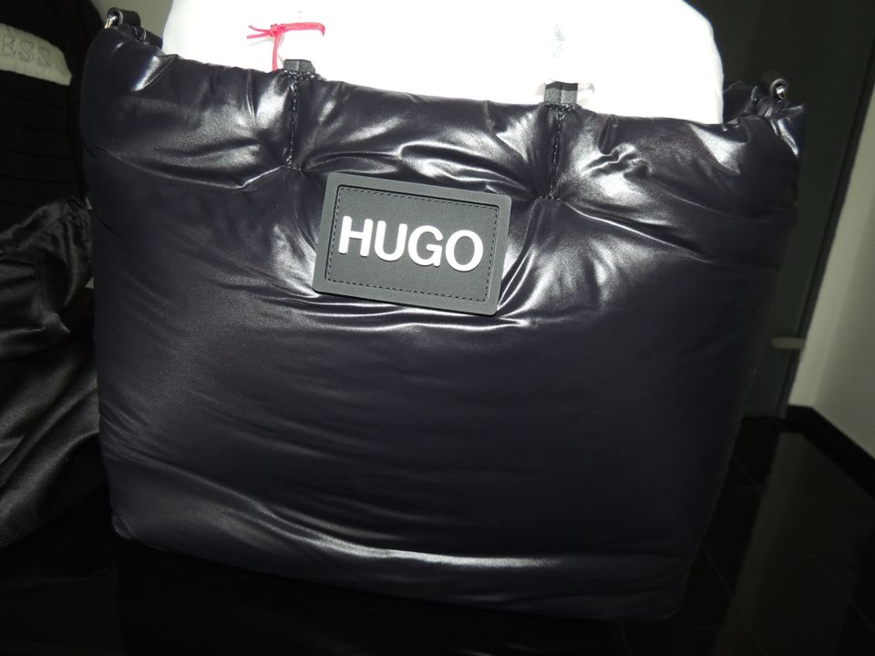 Hugo Record Shopper, Boss, Puffertasche,Stepptasche,schwarz,weiß in Sinn