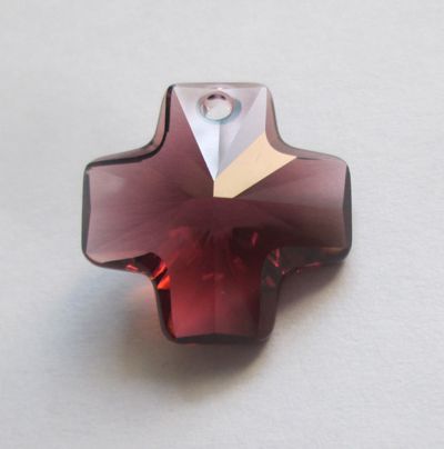 Edles Swarovski Kreuz, Anhänger, Kristallglas, Farbe:burgundy in Hildesheim