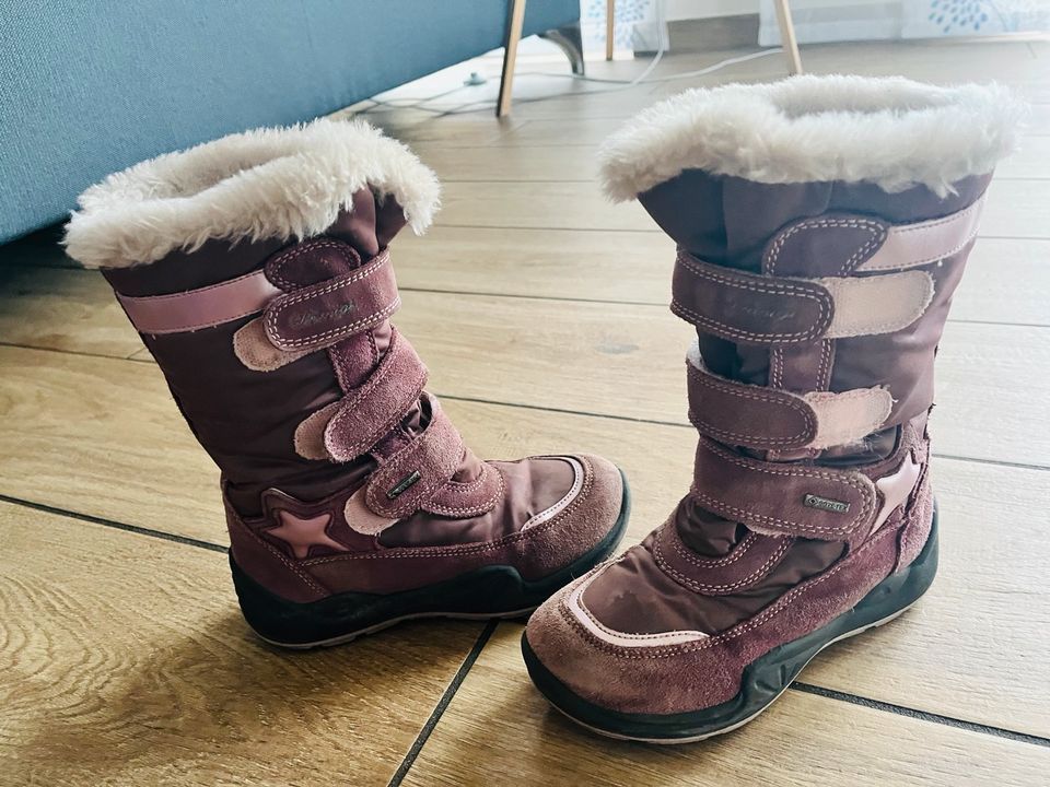 Hübsche Winterschuhe Stiefel Schuhe Mädchen Größe 31 von primigi in Schwanstetten