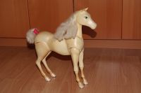 schönes Barbie-Pferd, kann sich bewegen und Pferdetöne machen Baden-Württemberg - Magstadt Vorschau