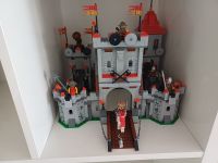Lego, alte modifizierte Burg und zwei große Figuren gratis Brandenburg - Briesen (Mark) Vorschau