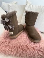 UGG Stiefel Bailey Bow Velvet Ribbon Boot schuhe Bayern - Ingolstadt Vorschau