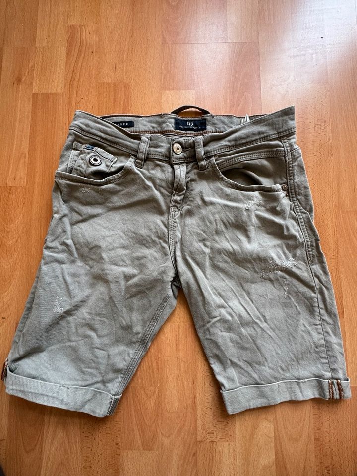 LTB Slim Bermuda Jeans Shorts Gr. S (W31) in Aachen