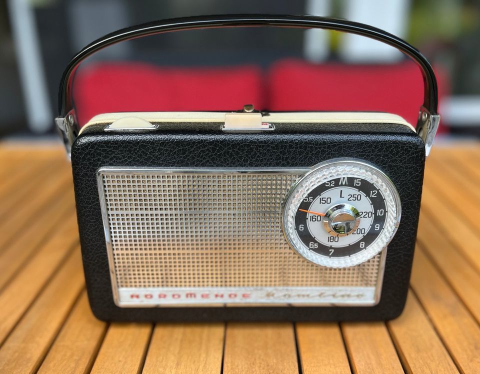 Design Handtasche Vintage Radio original alt in Berlin