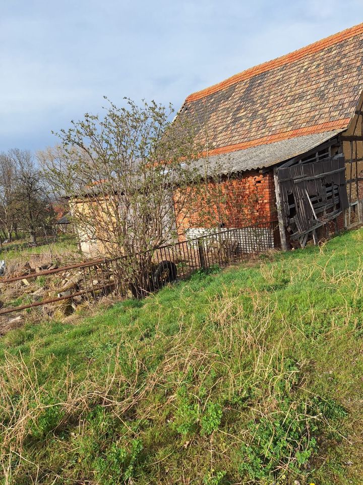 Baugrundstück mit Scheune und Gartenland in Utzberg