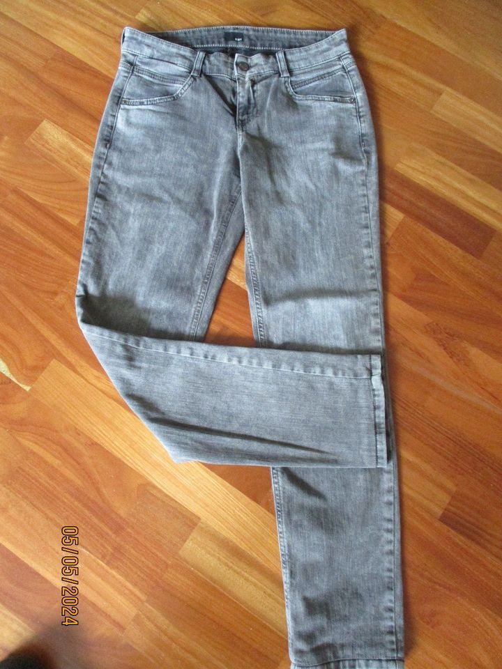 MAC Jeans Carrie Pipe Gr. 38/32 Taupe/Grau "sehr gut" in Saarbrücken