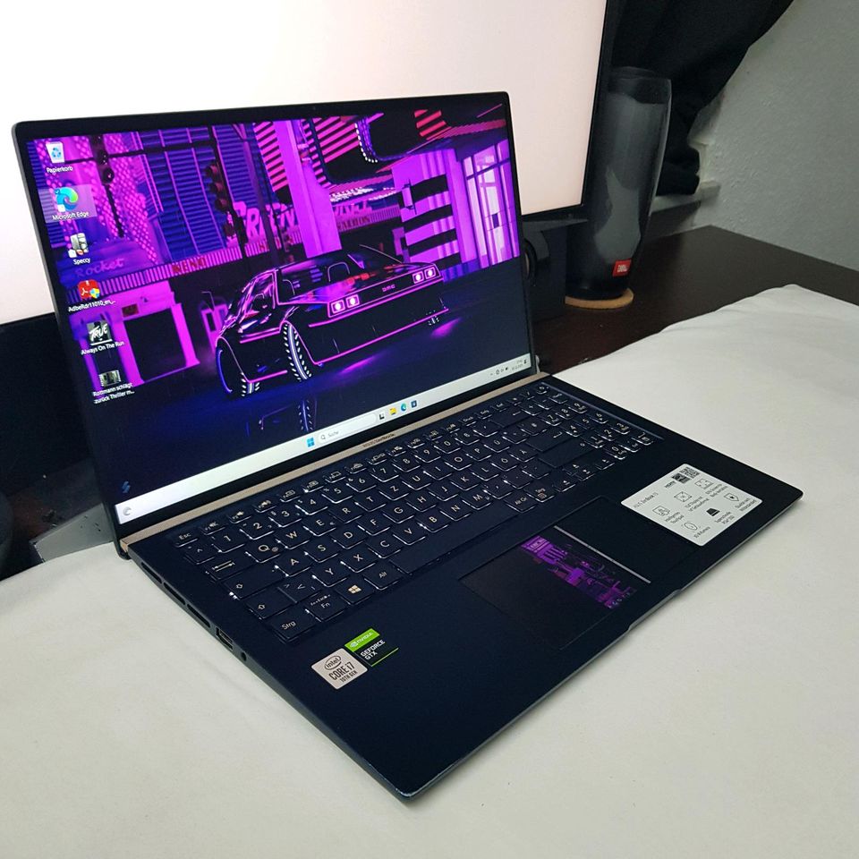 Laptop Asus ZenBook UX534F. GTX 1650 Max/Intel i7/16GB/SSD/15'6 in Düsseldorf