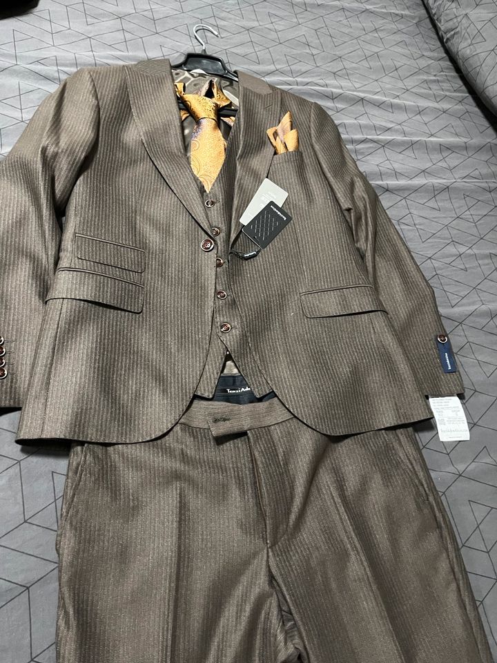Neuer Anzug mit Etikett Braun gestreift Gr. 52(M-L) ungetragen in Frankenthal (Pfalz)