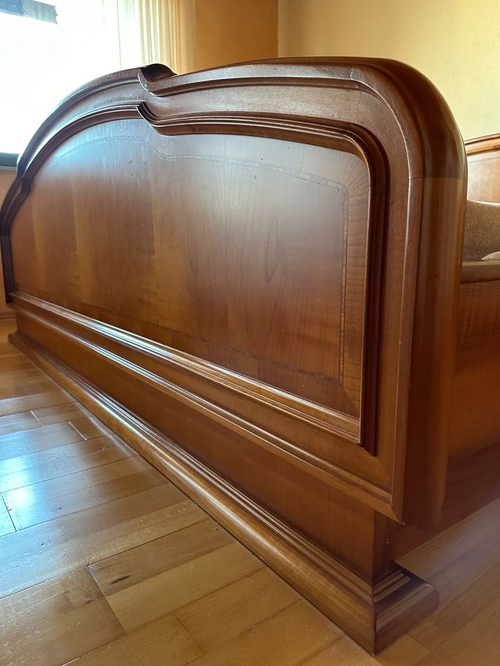 Bett aus hochwertigem Holz inkl. Nachttischen (Selbstabholer) in Waghäusel