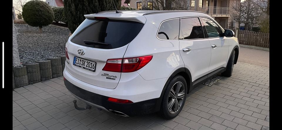 Hyundai Grand Santa Fe 2.2 Allrad Diesel 7 Sitzer Klima Navi AHK in Schernfeld