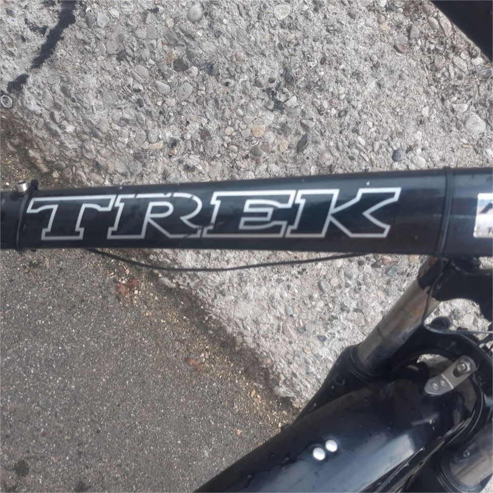 Verk. 1-TREK-Trekking-Fahrrad-28-Zoll-24-Shimano-Deore-Schaltung in Nördlingen