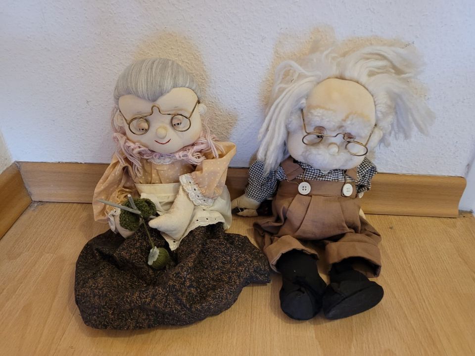 Süße Puppen Oma und Opa als Deko in Karlsruhe