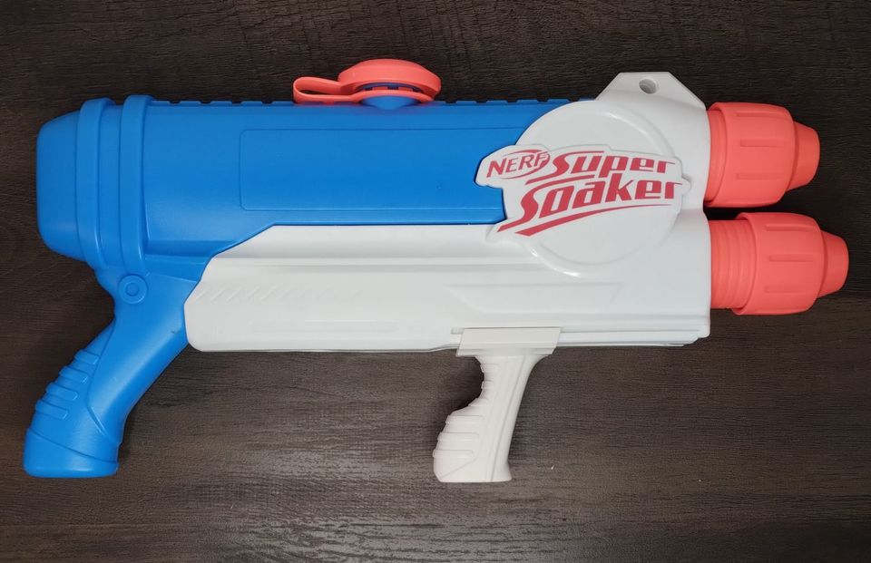 Wasserpistolen Super Soaker Barracuda und Twin Tide in Sögel