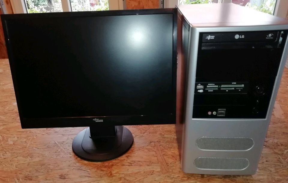 LG Computer mit Bildschirm in Oberzent