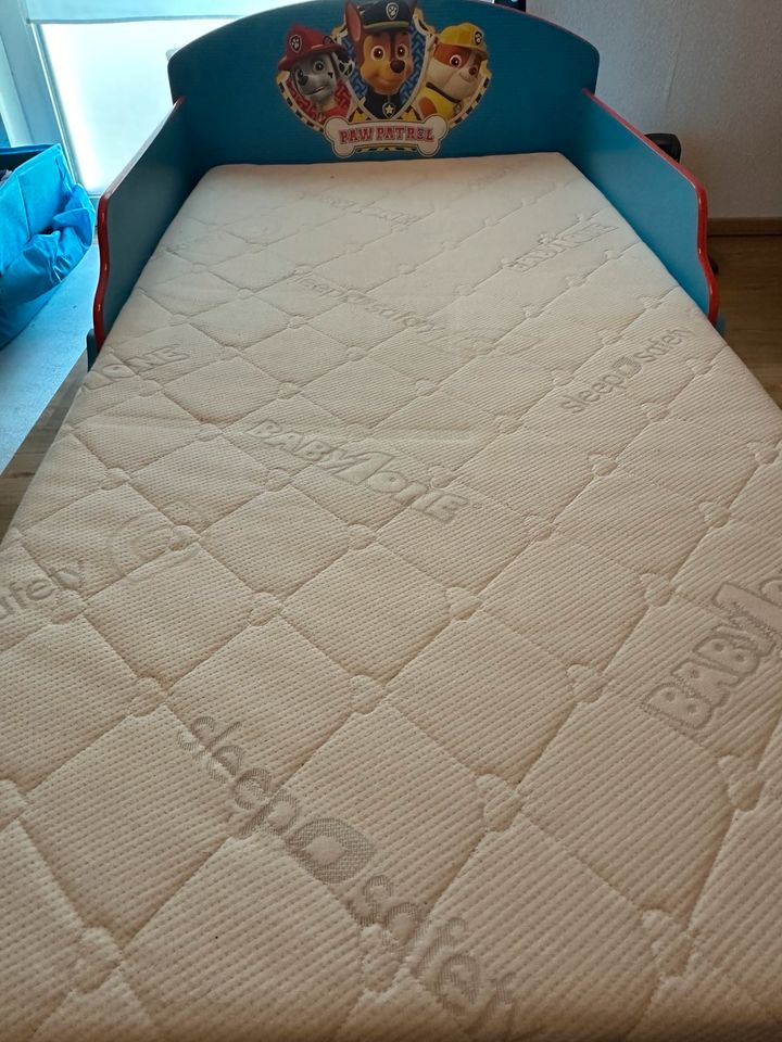 Paw Patrol Bett 2 Jahre alt mit ordentlicher Matratze in Neustadt