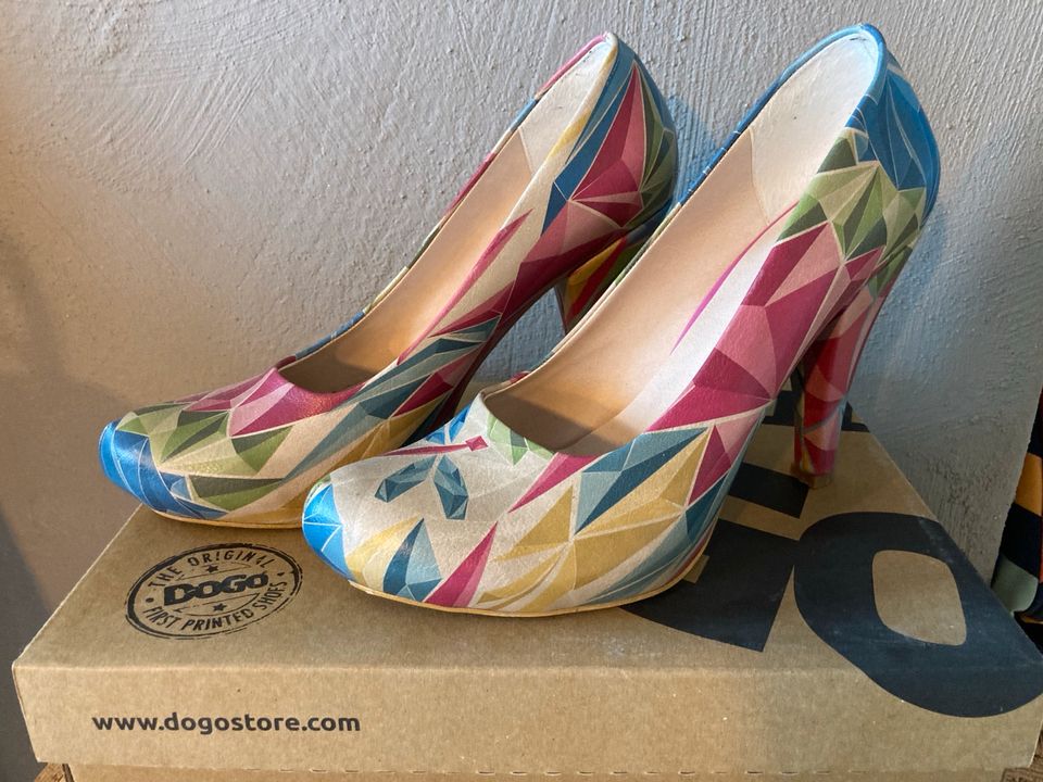 Dogo High Heels Gr. 39 in Hilchenbach