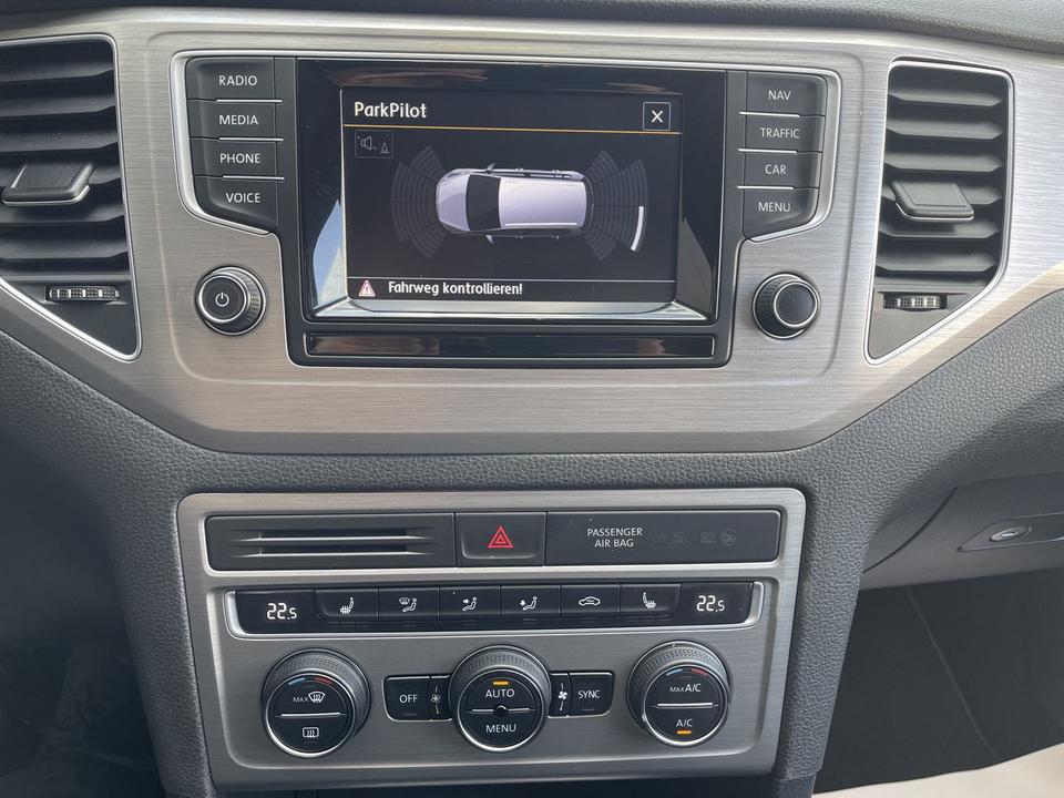 Volkswagen Golf Sportsvan 1.6 TDI Comfortline AHK Navi PDC in Garbsen