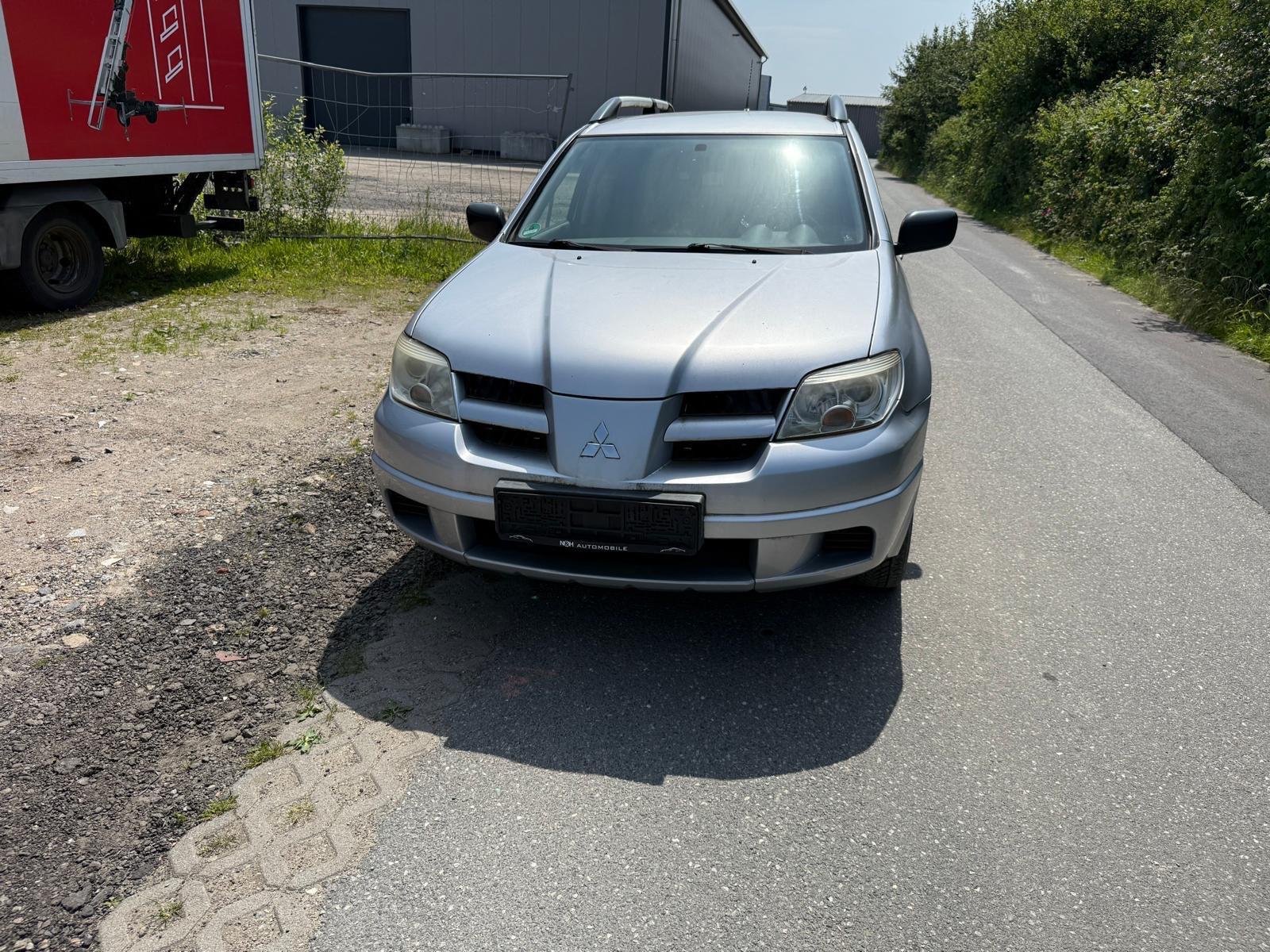 Abbildung des Autos Mitsubishi  Outlander. 2…