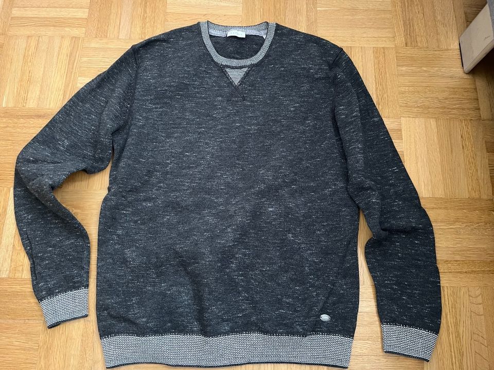 4 Stück Pullover Männer Größe S/M in München