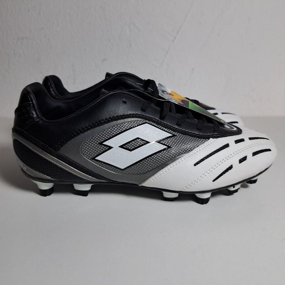 Lotto Rasen Fußballschuhe Schwarz Weiß Nocken Gr. 38 NEU Sale in Minden