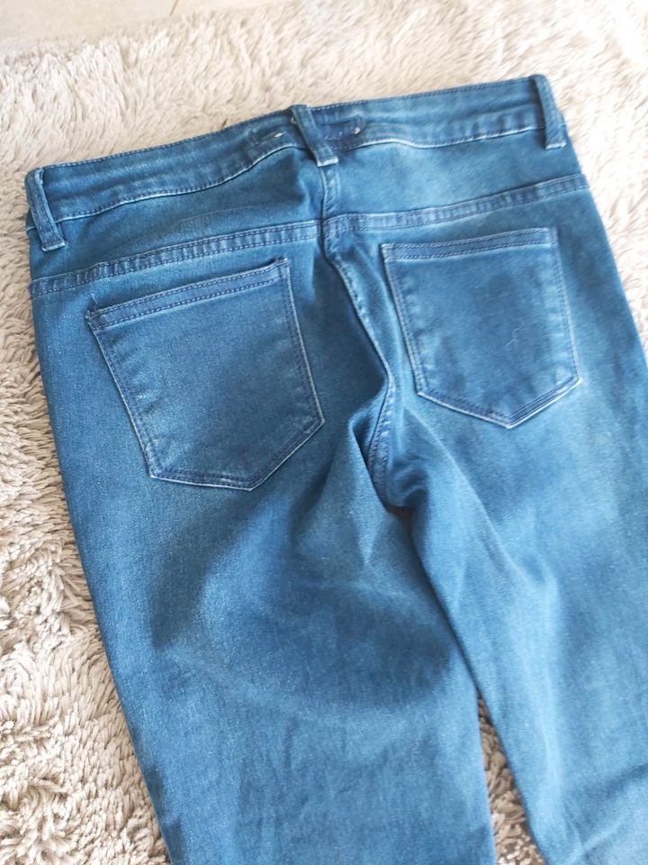 Neu ! H&M Mädchen Jeans Gr.152 in Remscheid