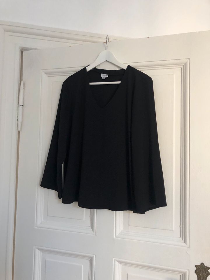 Schwarze neuwertige Bluse von Only in Berlin