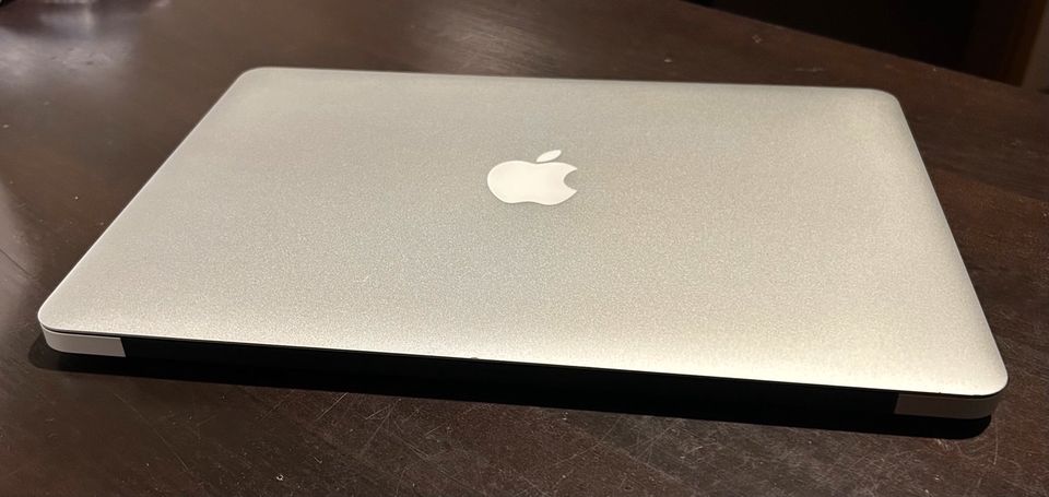 MacBook Air 2017, 13,3 Zoll, i5, 8 GB, 256 GB SSD in Nübbel