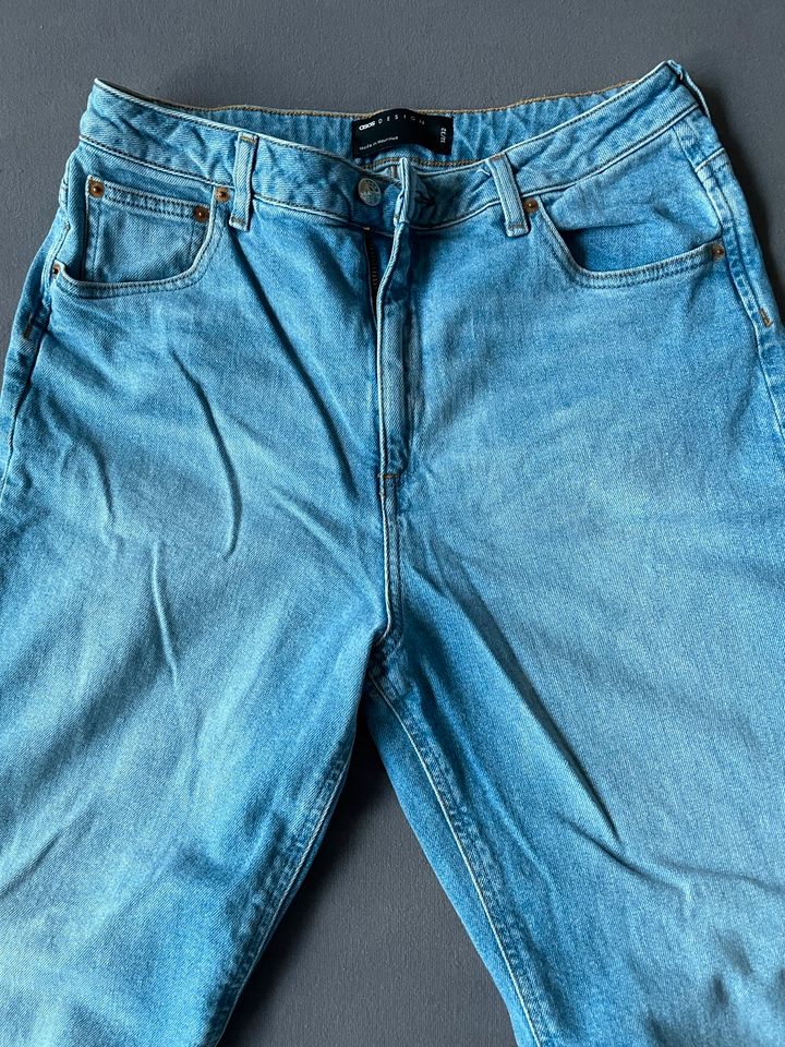 Hellblaue Jeans von Asos Gr. 32/32 Inch, neuwertig „fit to waist“ in Frankfurt am Main