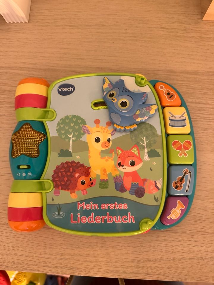 Musikbuch / Liederbuch von Vtech mit beliebten Kinderliedern in Frankfurt am Main