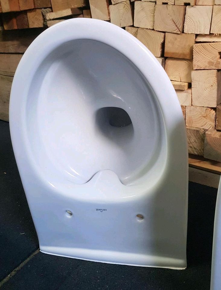2 Wand WC  Cersanit spülrandlos in Bad Arolsen